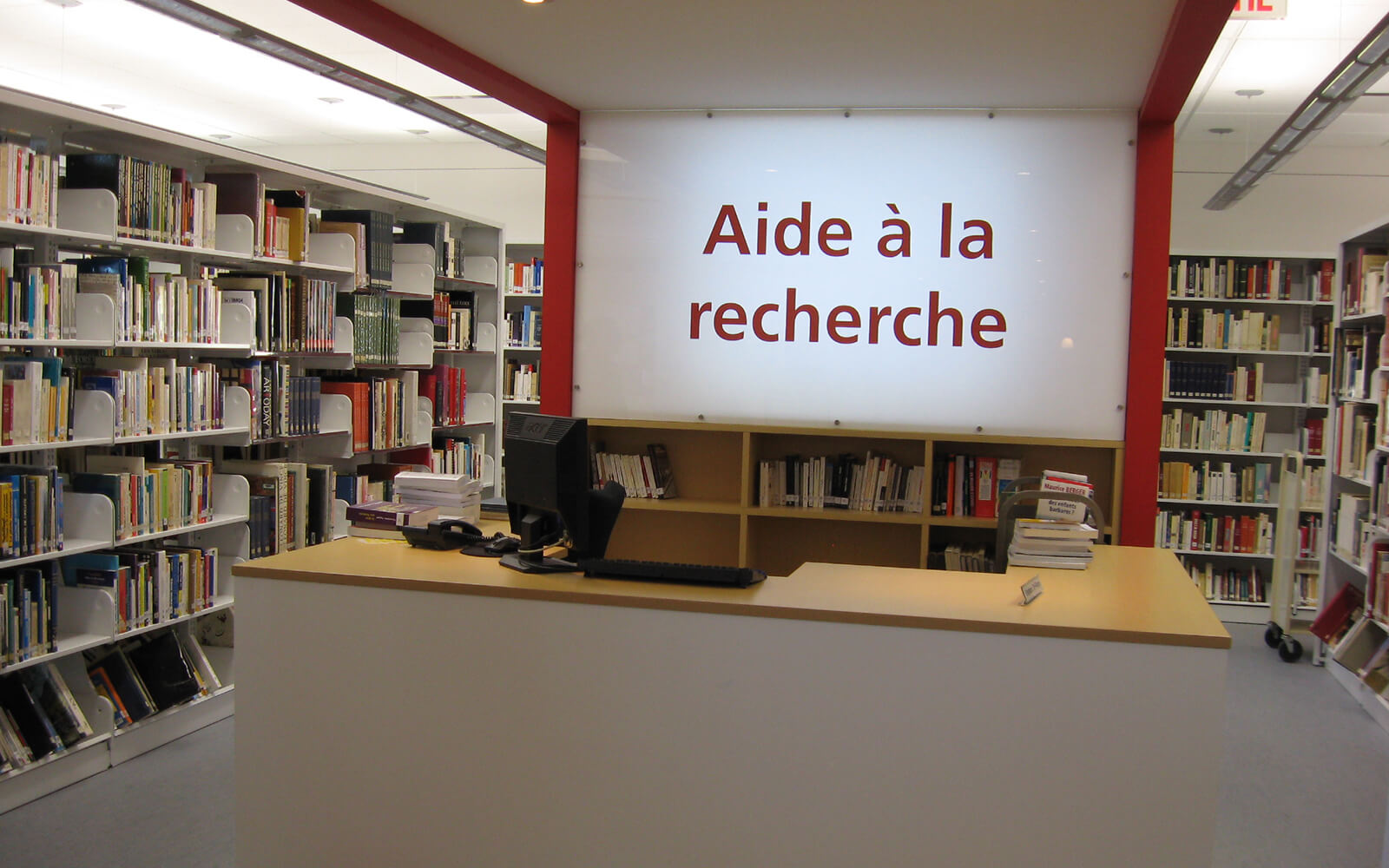 Aménagement bibliothèque institutionelle collègue André-Grasset