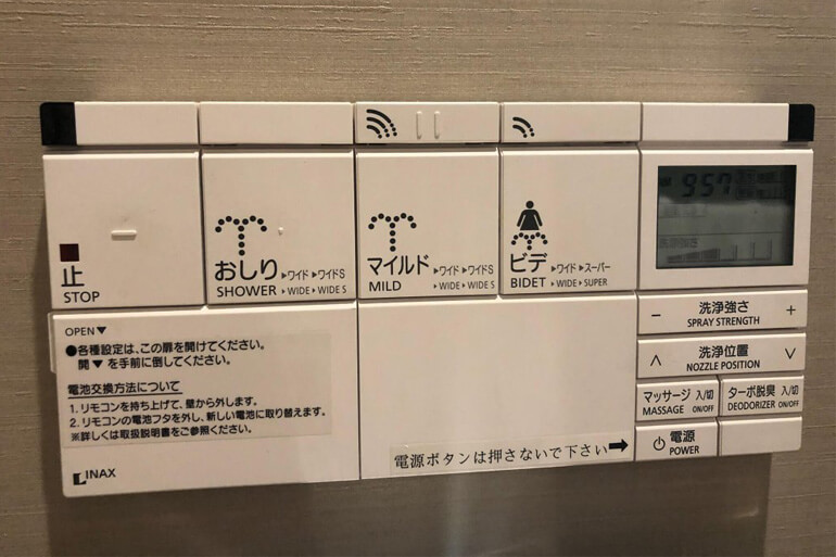 Design du tableau de bord pour la toilette au Japon