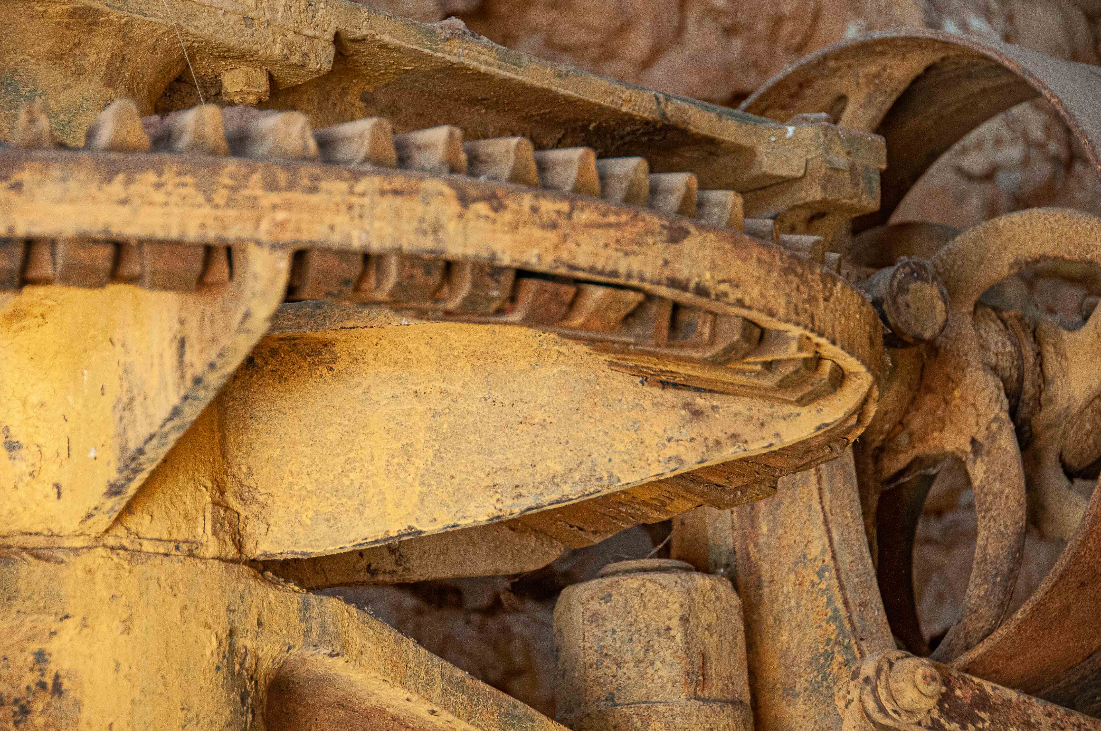 Cette machine est teintée par l'ocre jaune