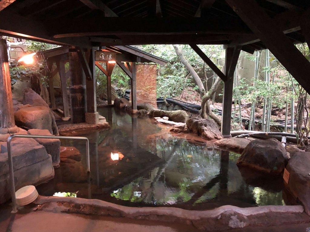 Onsen extérieur a Kurokawa sur l'île de Kuishu